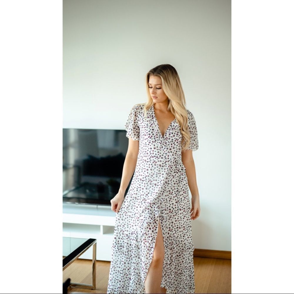 ✨ LOREN WRAP DRESS✨ - Picture 2 of 6